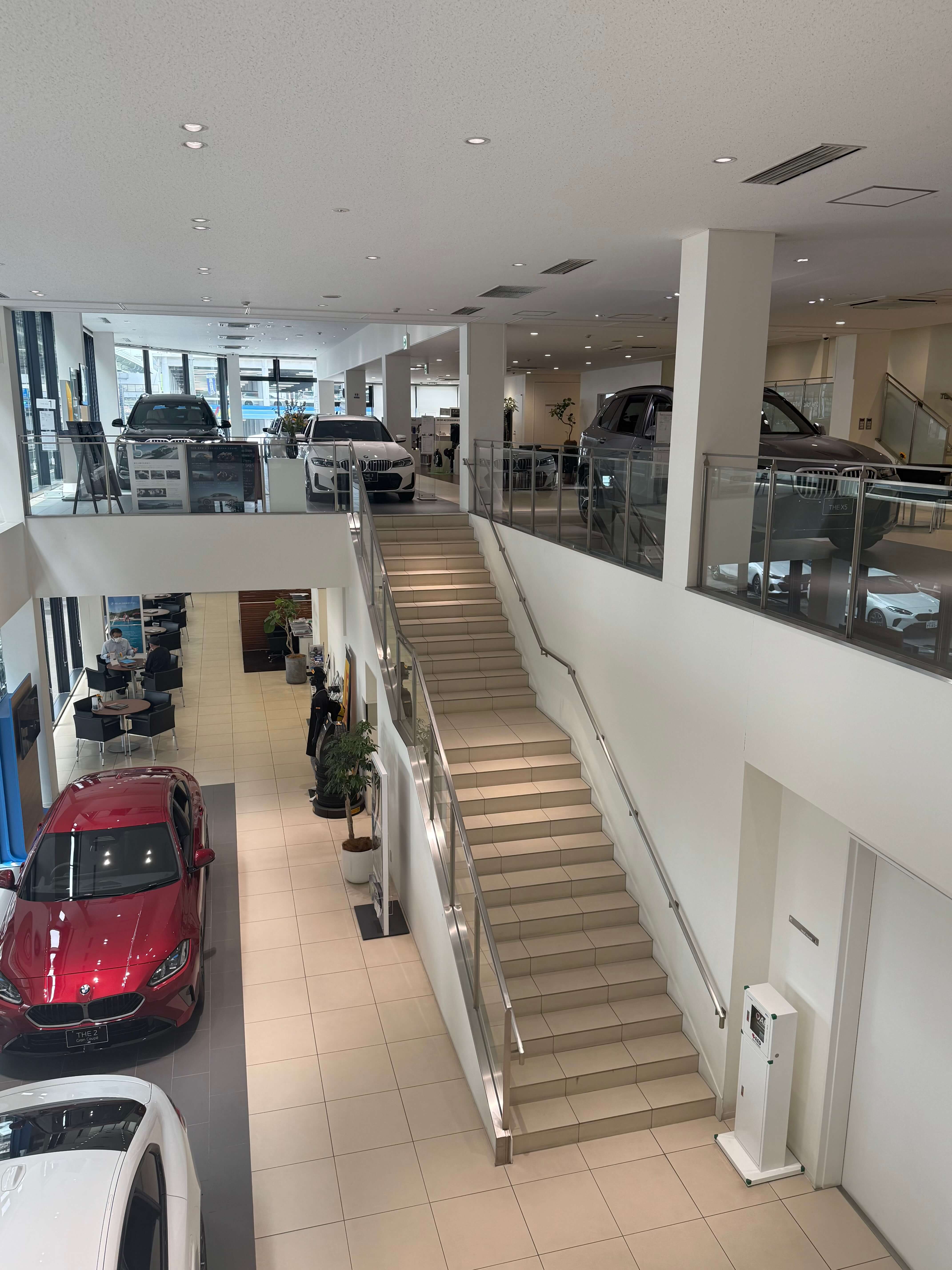 BMW東名横浜店舗画像13