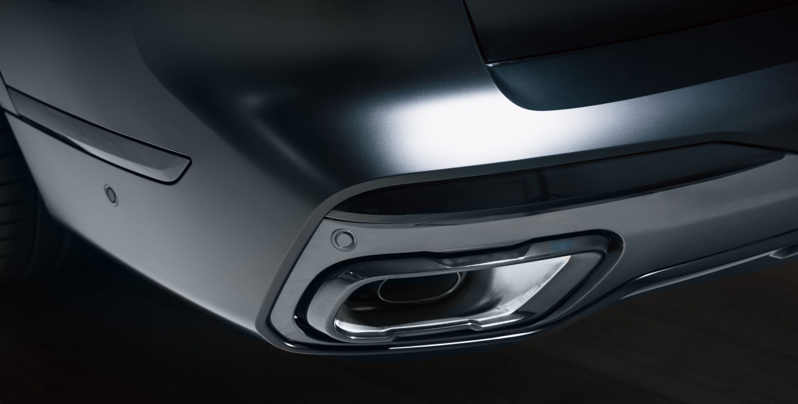 BMW X7 xDrive40d　90台限定車BLACK-α　FROZEN BLACK METALLIC　スカイラウンジパノラマガラス・サンルーフの画像3