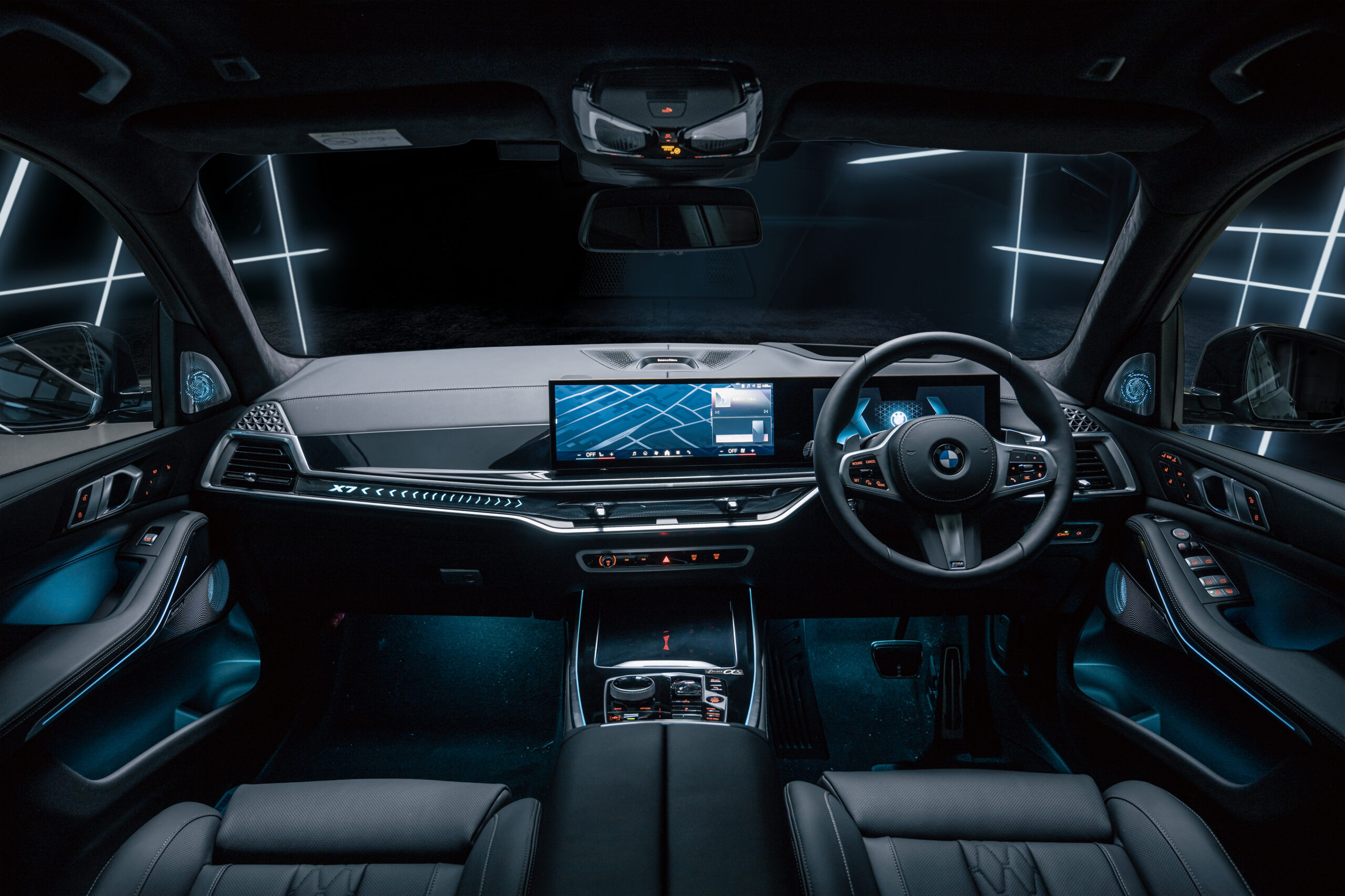 BMW X7 xDrive40d　90台限定車BLACK-α　FROZEN BLACK METALLIC　スカイラウンジパノラマガラス・サンルーフの画像3