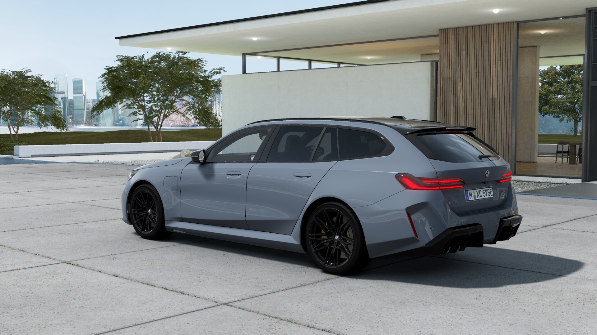 BMW M5 ツーリング　BMW Individual ストームベイ　M レーストラック・パッケージの画像1