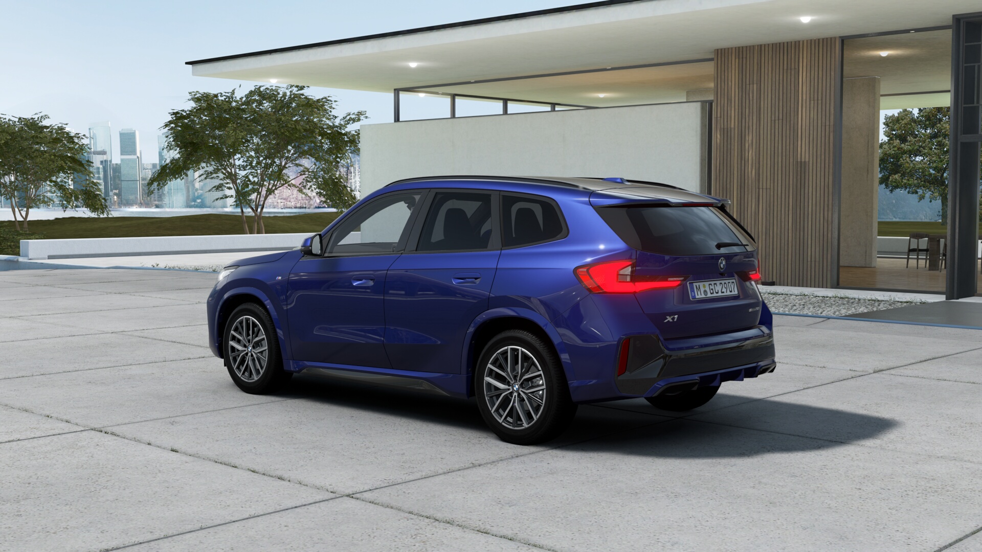 BMW X1 sDrive18i M ポルティマオ・ブルー  M アルカンタラ／ヴェガンザ・コンビネーション ブラックの画像1